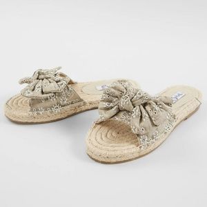 🦋 Sandals- Size 7.5 in taupe